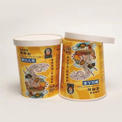 Taza de papel de fideos instantáneos de 32 onzas de papas fritas en un plato con tapa plana de calidad alimentaria