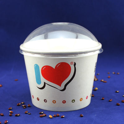 Una sola porción para llevar, helados, yogur, vasos de papel con tapa de plástico.